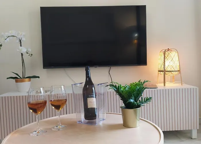 Apartment Sherryflat Trebol - Parking